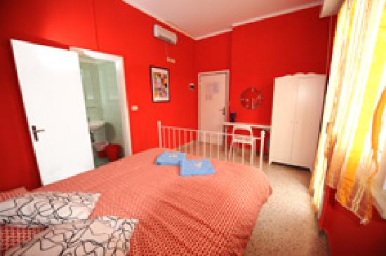 Sunflower Beach Backpacker Hostel, Римини, Италия